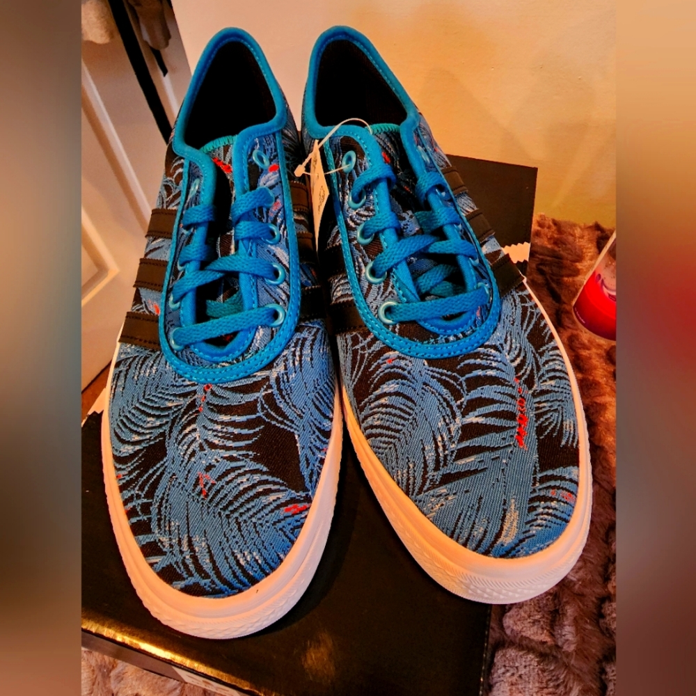 Adidas Tropical Print Shoes size 9 teal blue